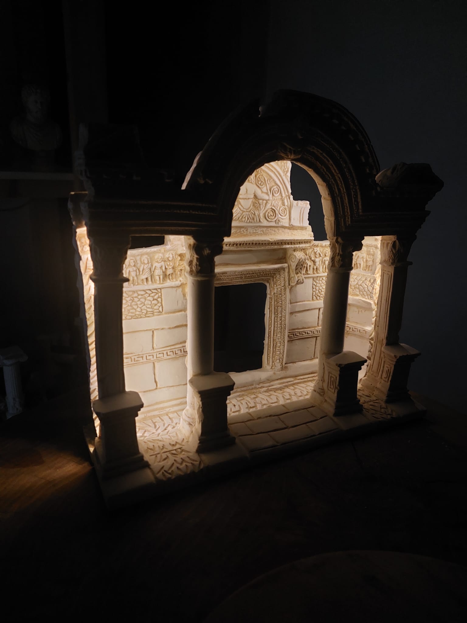 LED Işıklı,  Hadrian Tapınağı Figürü